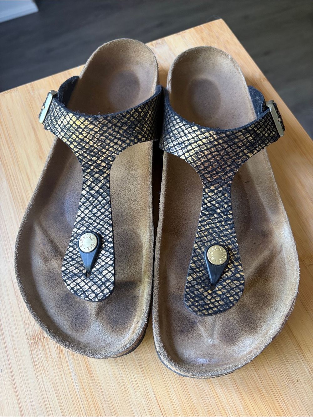 Birkenstock Gizeh Sandals in Python Black and Gold Size 8